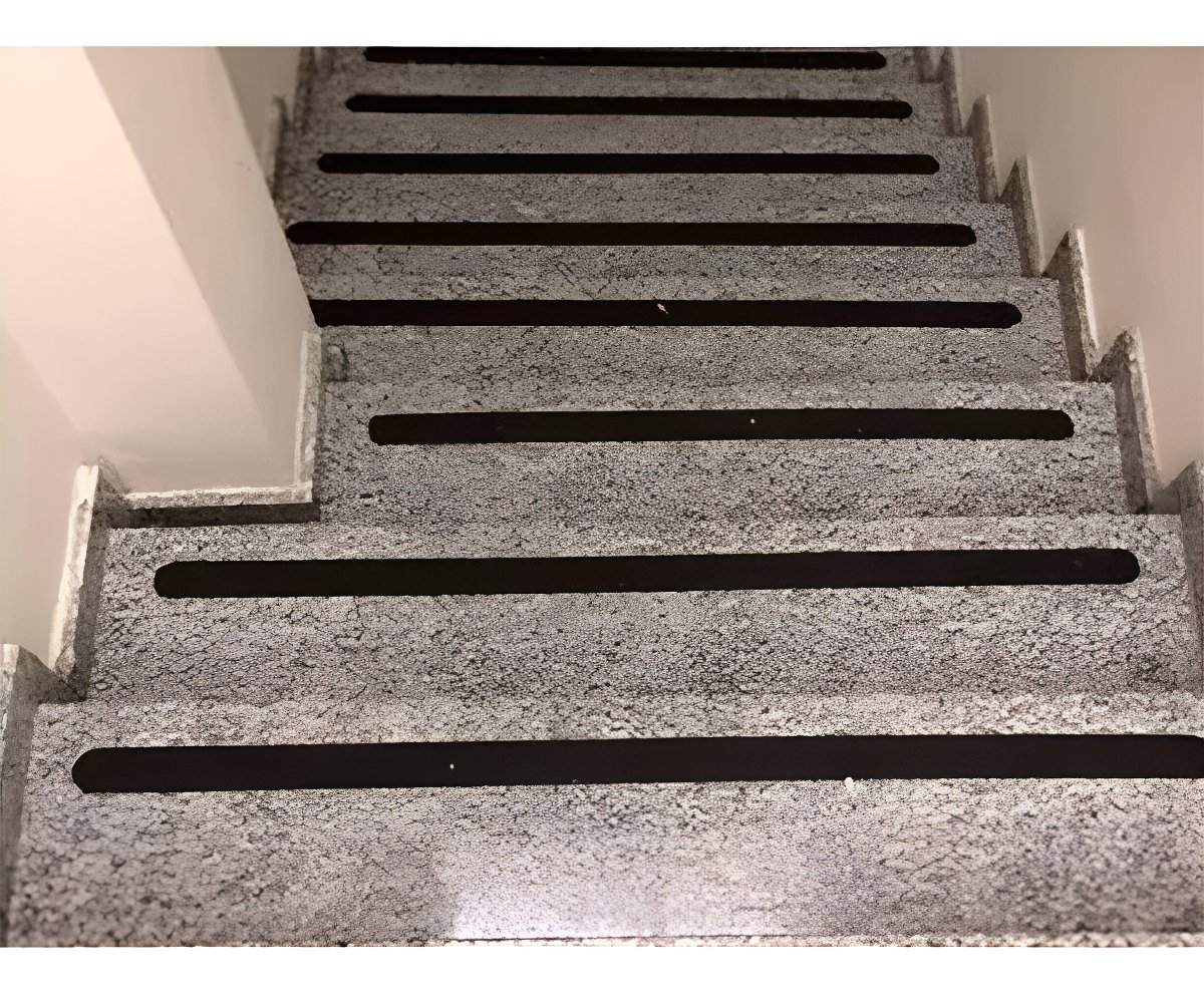 FITA ANTIDERRAPANTE PRETA 50MM X 30M - PLASTCOR PRETO - Imagem 7